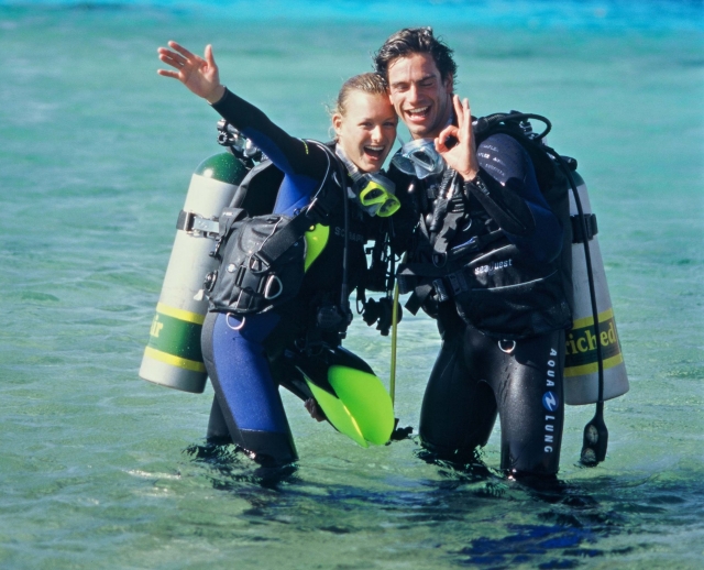  Couple of divers 
